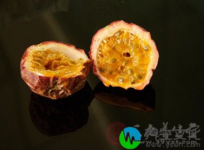 百香果含果酸、可食纤维，作用于消化系统，对食欲不振、胃胀、便秘的效果都很好