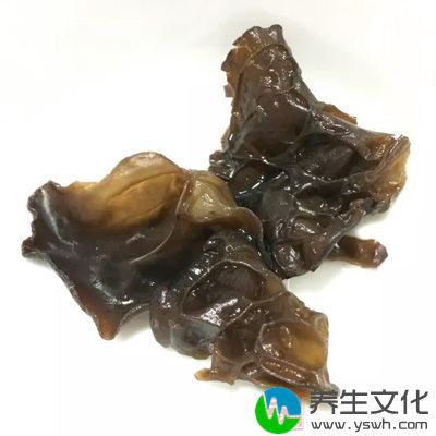 多吃富含铁质的木耳、金针菜、苜蓿