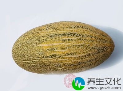 哈密瓜(1/4个)、柠檬汁(5g)、白砂糖(60g)、淡奶油(100g)、吉利丁片(5g)、戚风蛋糕(1片