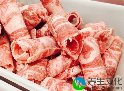 不要吃易引起过敏的鱼、虾、羊肉等食物