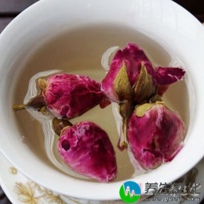 原料：月季花9克(干品)、玫瑰花9克(干品)，红茶3克