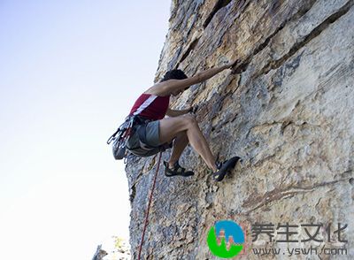 攀岩运动也属于登山运动，攀登对象主要是岩石峭壁或人造岩墙