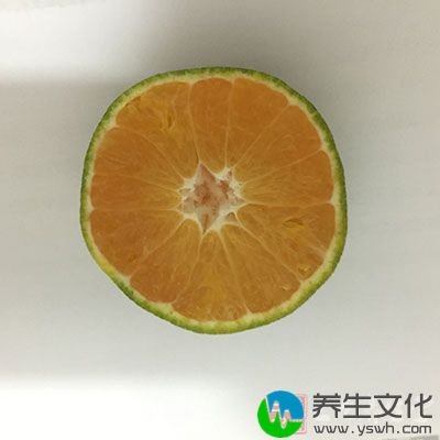 柠檬味酸甘、性平，具有抗菌消炎、清热化痰、健脾和胃的功效，对肾结石者有益