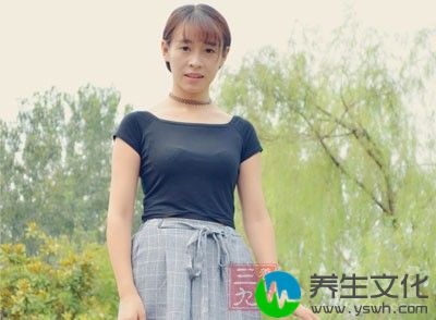 声音装妩媚的女性往往对男性有着非常大的热情