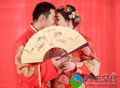 婚后三日，夫妻回门，必须在天黑之前赶回婆家