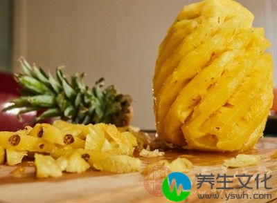 菠萝和芒果用盐水浸渍后食用，并不能减少过敏发生机会