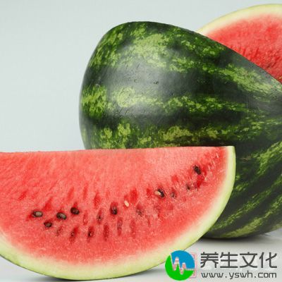 生菜沙拉、西瓜、大白菜、苦瓜等，最好在烹调时加入葱、姜，降低蔬菜寒凉性质