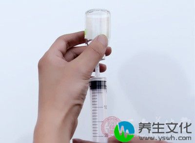 由于打疫苗而出现轻微发烧的孩子有很多