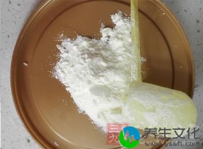 饮食给予脱脂牛奶、粥及少量酱菜等清淡易消化的食物