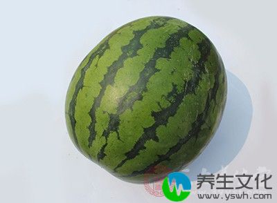 尽量养成睡前不喝太多水、不吃利尿食品，如西瓜