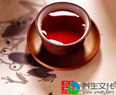 秋季保养要每天6杯水加两杯红茶或绿茶