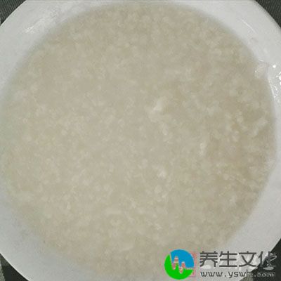 糯米粥：糯米或粳米100g，红枣7枚