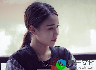 一般来说，在饭前后30分钟吃苹果减肥效果比较好