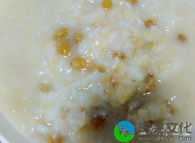 绿豆粥原料：绿豆适量，粳米100克