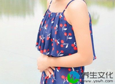 还易发生腹痛、恶心、呕吐等