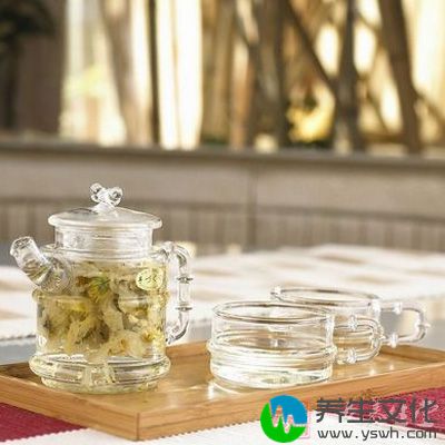 胃肠型感冒的食疗：菊花、龙井茶，绿豆加红糖代茶饮