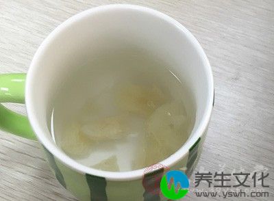 小火熬至暗黄色