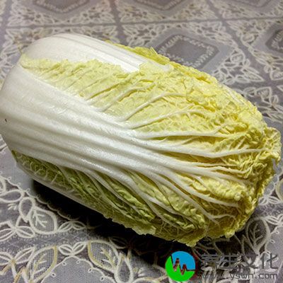 原料：瘦肉、大白菜心各100克，姜、蒜、盐、味精、鸡油少许