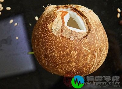 可以用钉子和锤子在粗糙处凿一个那样的孔出来