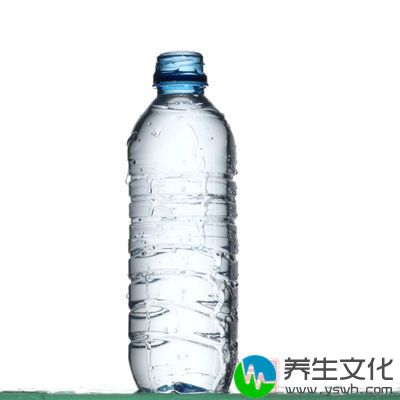 桶装矿泉水存放和饮用期间应避免阳光直射，启封后应在 7~10 天内用完