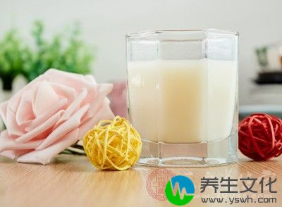 一定要暂停吃乳制品，包括母乳、豆浆等