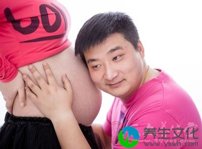 　四胞胎的形成也是同样道理:妇女卵巢一次同时排出多个卵子，并且分别与精子结合