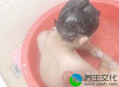 想要增强幼儿自身的抵抗能力，还是让宝宝享受药材浴吧