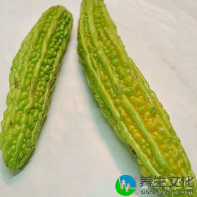 苦瓜含有多种氨基酸、维生素和矿物质