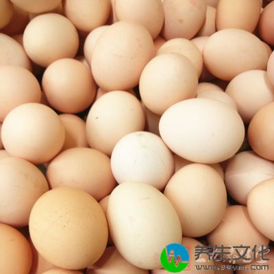 菠菜泥1小碗、鸡蛋4个、盐适量、胡椒粉少量