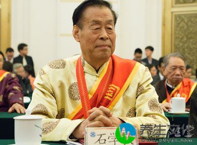 石学敏从小就喜欢运动，从青少年开始