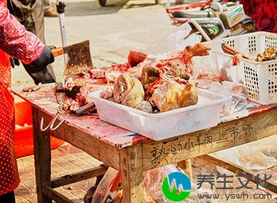 冬季吃羊肉暖身。冬天多吃羊肉可以抵御寒冷