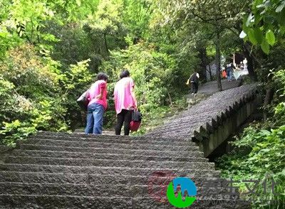 登山时运动过度或姿势不佳引起肌肉的协调不良