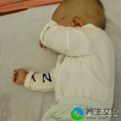 如果孩子爱吃垃圾食品，夜间睡眠不安稳