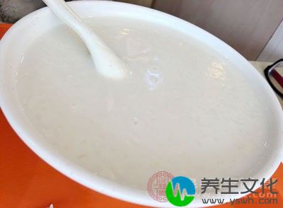 莲藕燕麦粥的食材搅拌