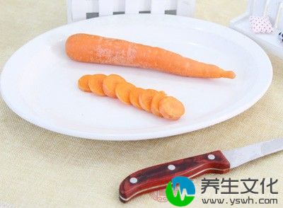 胡萝卜1根、干香菇5朵、千张2张、青蒜2根、色拉油适量、食盐适量。