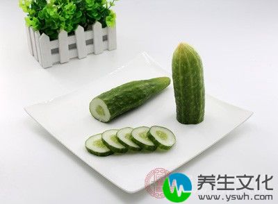 冬枣是不能与黄瓜一起食用的，因为会降低营养成分，还有可能引起腹泻