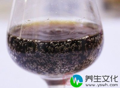 因为汽水等饮料大多含有磷酸盐,同体内铁质产生化学反应,使铁质难以吸收