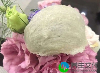 食用燕窝对子宫肌瘤患者没有明显的影响，但要适量食用