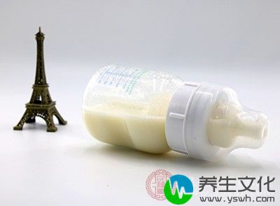 一直使用矿泉水冲奶粉会让宝宝消化不良还会出现便秘的症状