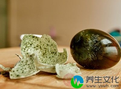 切丁的皮蛋;大火煮20分钟，中途随时搅拌，撇去浮沫