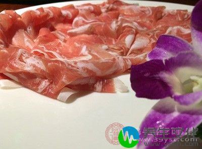 羊肉焯好后盛出来