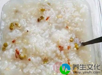 此食疗粥降逆止呕，健脾顺气，腹胀者可首选此膳