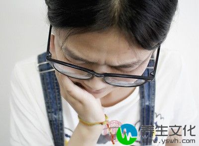 女性月经期、妊娠期要有注意保持口腔卫生，通常在经期及妊娠期过后，牙龈出血就可明显减轻