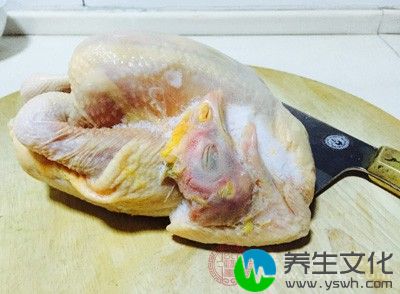 鸡肉250克，桑枝60克，绿豆30克。盐、姜适量