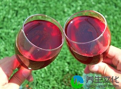 不健康的生活方式：酗酒、贪食油腻食物