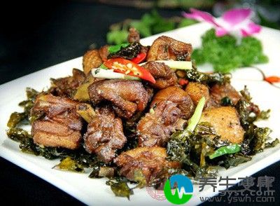 山楂跟鸭肉也是不能同食的，引起鸭肉和山楂都是属于寒凉之物，一起吃容易引起身体不适