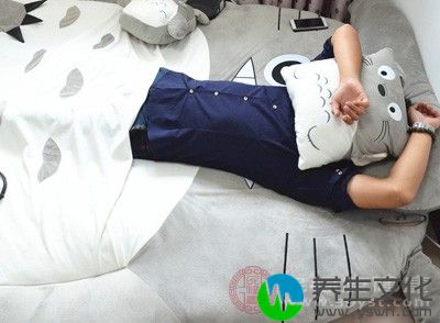 应注意静卧休息，在观察48小时并无任何其他病症之后方才适宜活动