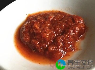 酱油35克、嫩青蒜25克、白糖15克，豆瓣酱15克