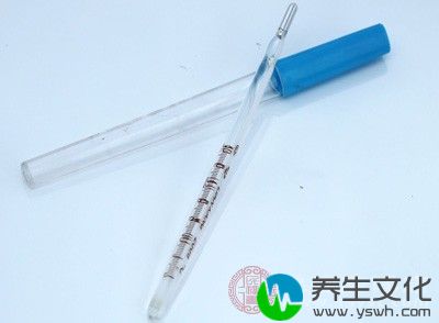 测体温时，应先将体温表的水银柱甩到35℃以下，再用棉签蘸酒精擦拭消毒