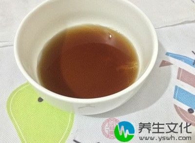 将所有的中药材洗干净之后煎煮服用药液